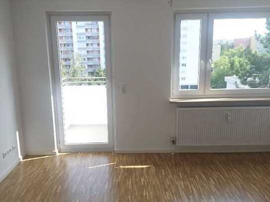 ** Schöne und helle 2 Zimmer Wohnung zu vermieten **