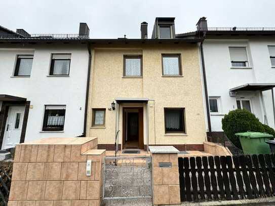 Wendelstein-Kleinschwarzenlohe! Schönes und teilweise renoviertes Reihenmittelhaus mit Garage!