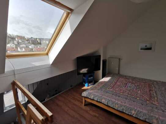 Helle 1,5 Zimmer Maisonette Wohnung, möbliert