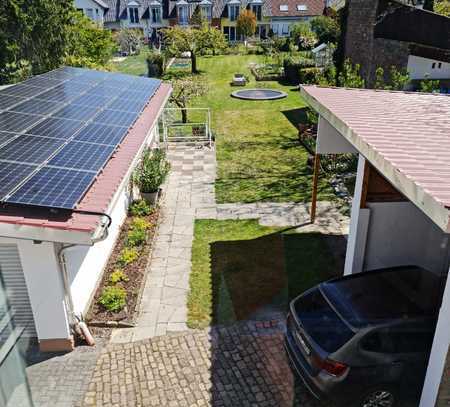 Stilvolle, modernisierte 4-Zimmer-Erdgeschosswohnung mit Balkon und Einbauküche in Karlsruhe