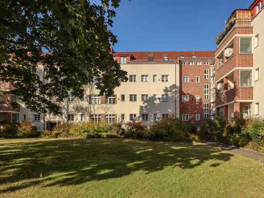 Schöne und freie Wohnung zu verkaufen in beliebter Reinickendorfer Lage. 
Hell, ruhig, bezugsfrei!