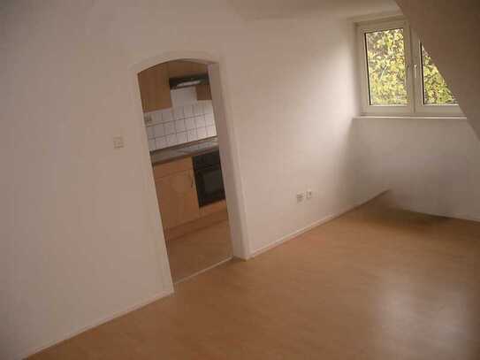 helle 2 1/2 Dachgeschoß Wohnung, zentral gelegen