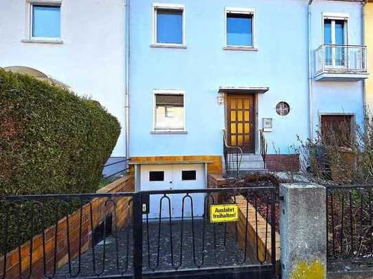 Attraktiv und zentral wohnen - saniertes Reihenmittelhaus in Maintal