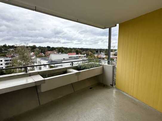 Praktische Singlewohnung mit toller Aussicht vom großen Balkon