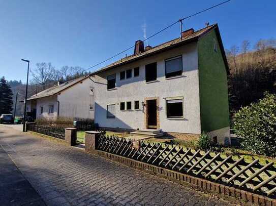 Attraktives 2-Familien-Haus mit sechs Zimmern in 65388, Schlangenbad