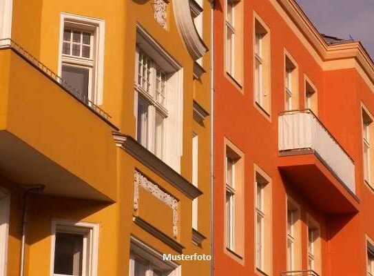 Mehrfamilienhaus mit 6 Wohnungen, Garage und Hofgebäude