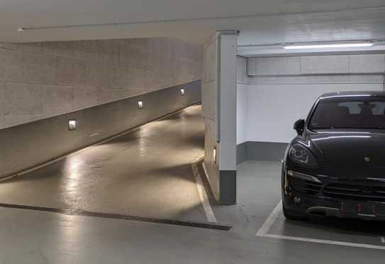 extra groß Tiefgaragenstellplatz+ elektrischem Ladegerät