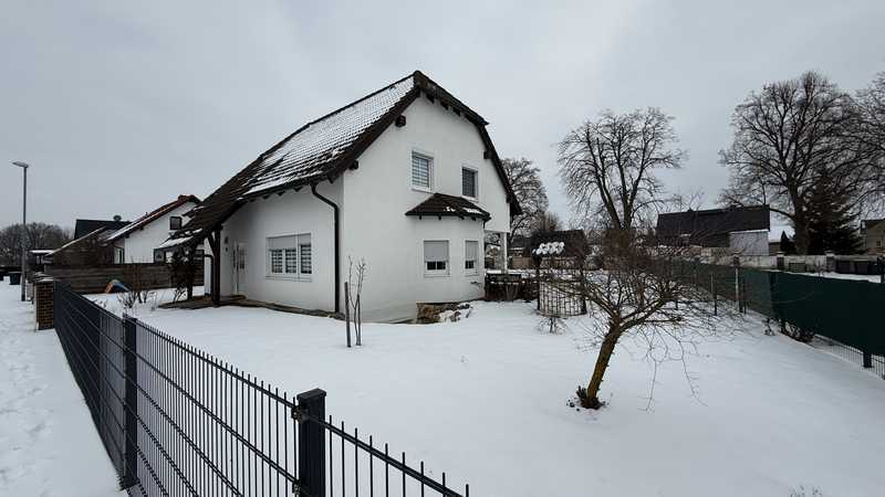 Großes Einfamilienhaus ruhig gelegen zu verkaufen.