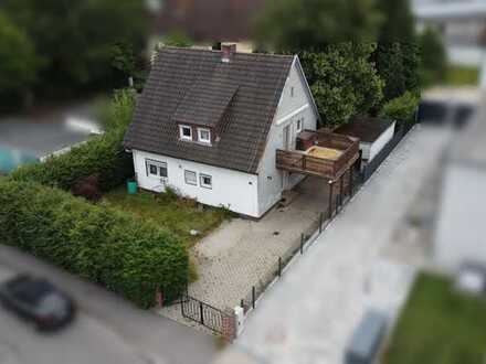 Hier haben Sie viele Möglichkeiten: Großzügiges Grundstück mit Altbestand.