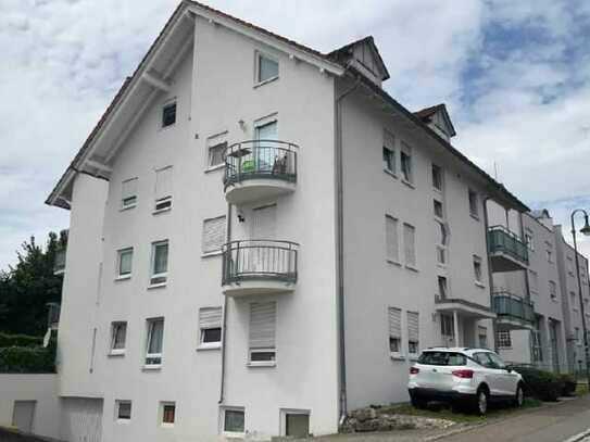 Helle 2-Zimmer-Wohnung mit Balkon, Stellplatz und Blick ins Grüne in zentraler Lage