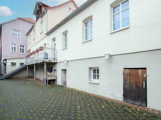 Vollvermietetes Mehrfamilienhaus mit Haupthaus und Nebengebäude in Warburg als Kapitalanlage