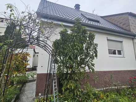Wunderschöne Doppelhaushälfte mit viel Garten steht ab sofort zum Verkauf 
Einzugsbereit !