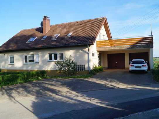 3-Familienhaus mit 4 Garagenstellplätzen und traumhafter Aussicht