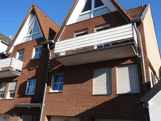 Außergewöhnliche sanierte 3-Zimmer-Wohnung mit 2 Balkonen in Brühl-Badorf