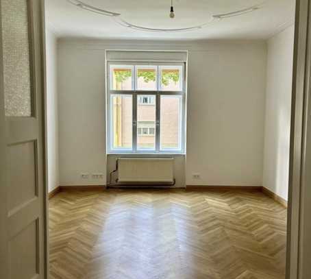 Luxus-Altbau Erstbezug nach Sanierung: Attraktive 6-Zimmer-Wohnung mit Balkon in Heidelberg