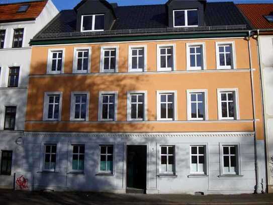 helle 1-Raum DG Wohnung mit Singleküche 15 min zur Uni o. Uniklinik