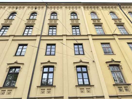 Exklusives Wohnen in Münchens Prachtstraße - Stilvolle Wohnung mit Balkon