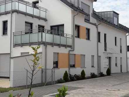 Neuwertige exklusive 3-Zimmerwohnung mit Aufzug, TG-Stellplatz und großem Süd-Balkon