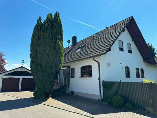 Freistehendes Einfamilienhaus mit tollem Garten und Einliegerwohnung in begehrter Lage