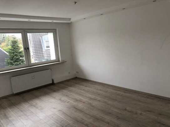 Gut geschnittene stadtnahe 3 Zimmer-Wohnung mit Balkon