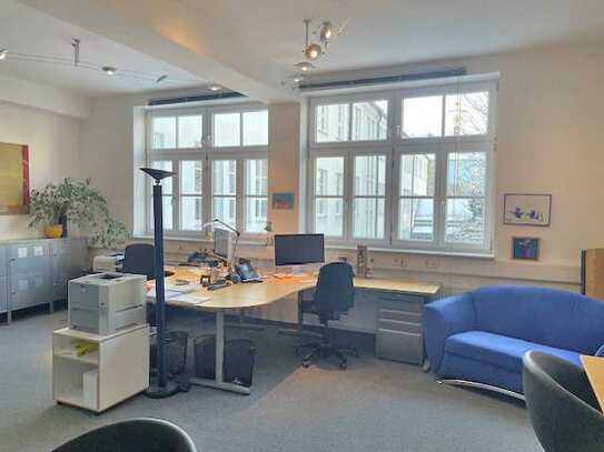 Helles Büro in Untergiesing in einem Mediencampus - 3,14 m hohen Decken