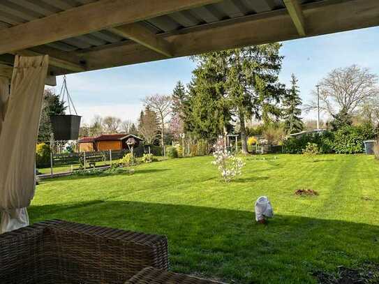 WohnTRAUM ! Großzügige 4-Raumwohnung mit 2 Bädern und Gartennutzung !