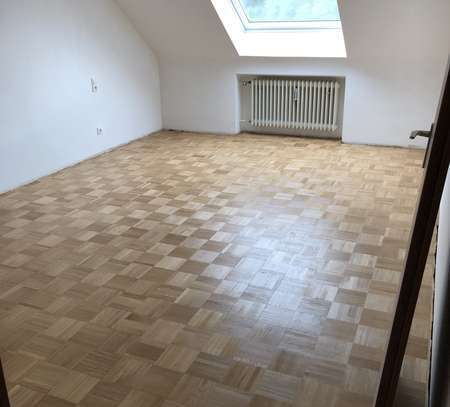 Helle 3,5-Zimmer-Dachgeschosswohnung mit Balkon in Bischberg