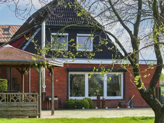 Preisreduktion: Gepflegtes Einfamilienhaus mit sonnigem Garten und großem Hof in Feldranlage