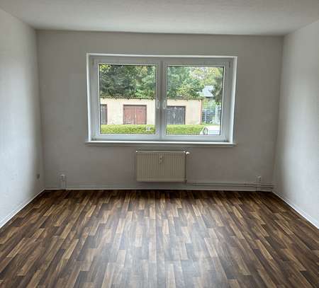 3-Raum-Wohnung mit Laminat, Tageslichtbad und Dusche