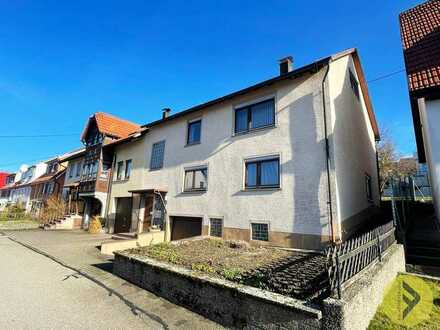 Einfamilienhaus mit Garage und kleinem Garten