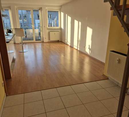 Exklusive, modernisierte 2,5-Zimmer-Dachgeschosswohnung mit Balkon und Einbauküche in Ludwigsburg