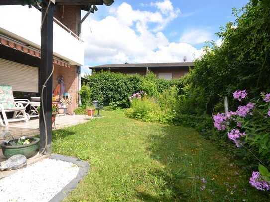 Sehr gepflegte Doppelhaushälfte mit Garage und kleinem Garten