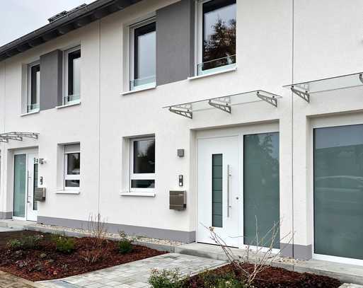 Erstbezug - moderner Reihenhaus Neubau in familienfreundlicher Lage in Mannheim-Wallstadt