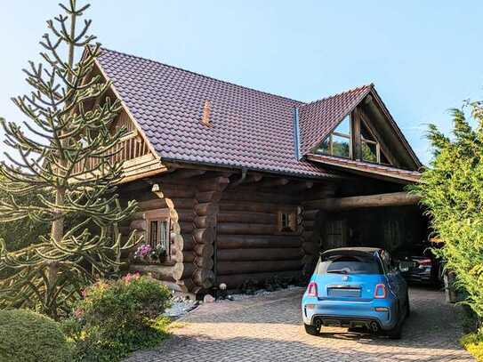 Massiv-Holzhaus in absolut ruhiger Lage mit phantastischem Ausblick!