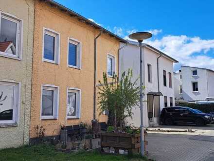 Doppelhaushälfte in Sackgasse von Alt-Moisling in unmittelbarer Nähe zum Elbe-Lübeck-Kanal