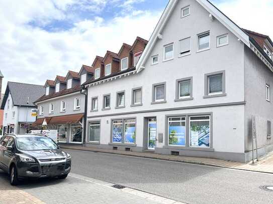 Einladende Fensterfront - großzüg. Büro-/Praxisräume mit eigenem Stellplatz