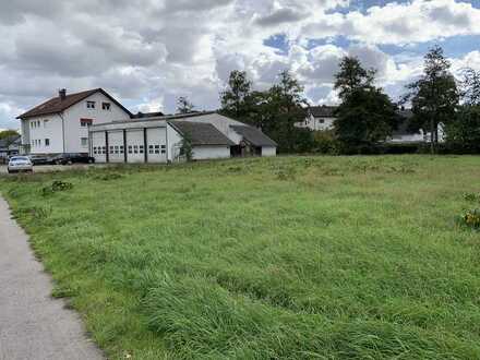 Bauplätze mit 4-Fam-Haus und Halle