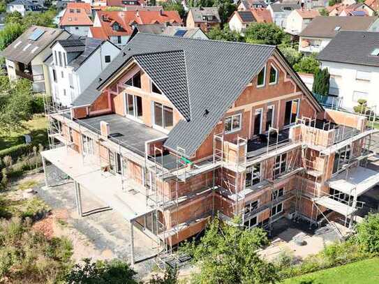 76qm Moderne Wohnung mit 3 Zimmern, Bad & lichtdurchflutetem Wohn-Essbereich und Balkon im 1. OG