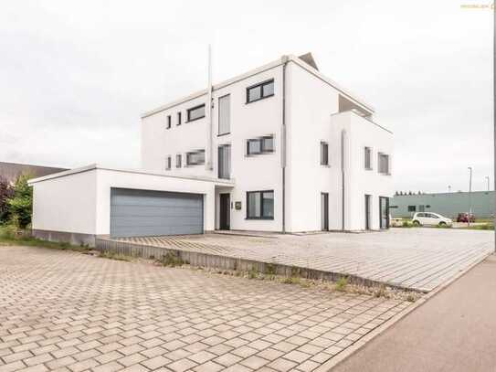 Moderne Gewerbeeinheit mit Penthouse-Wohnung in Bad Saulgau