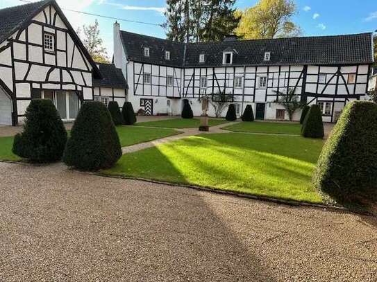 Luxuswohnung auf Burg Dalbenden in Kall/Urft zu vermieten