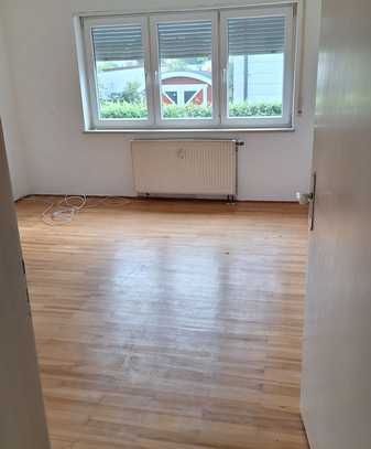 Schöne 4-Zimmer-Wohnung mit Balkon in Oberstimm