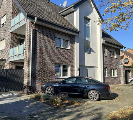 Neuwertige 4-Zimmer-Wohnung 1.OG mit Balkon in Gütersloh / Nähe Mohns Park