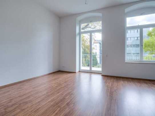 Nachmieter gesucht: helle geräumige ruhige 2 Zimmerwohnung mit Balkon + EBK