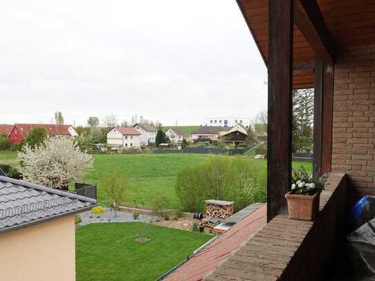 Großzügige Dachgeschosswohnung mit Loggia