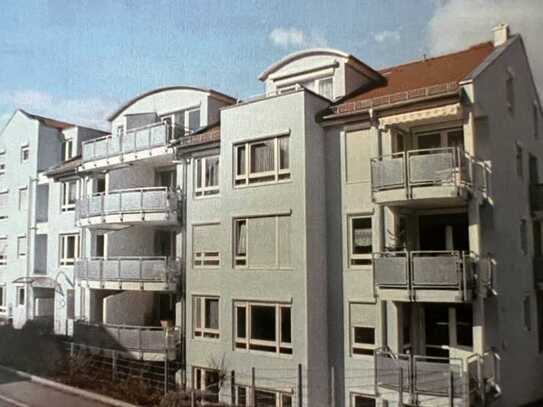 Seniorenwohnanlage! 2-Zimmer-Wohnung mit Balkon und Einbauküche in Sindelfingen. (2-ZKB EBK)