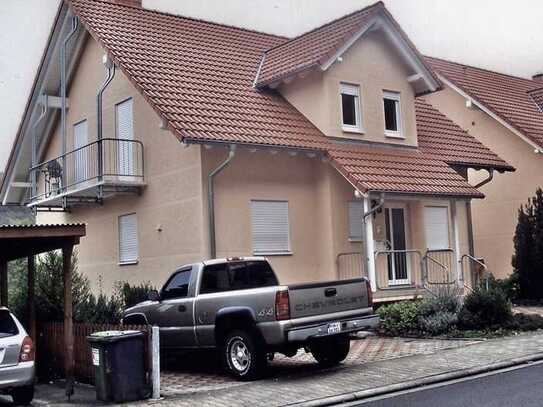 Schöne 5-Zimmer-Wohnung mit Balkon und Einbauküche in Winnweiler