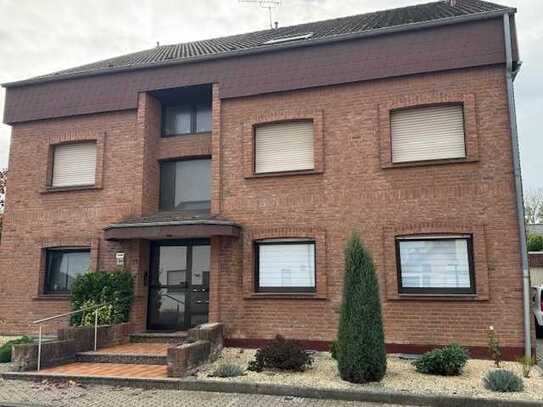 Dachgeschosswohnung mit Balkon und Garage in DN-Merken