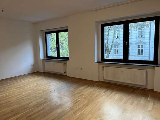 Ideale Pärchen-Wohnung mit 2 Bädern, EBK und Balkon