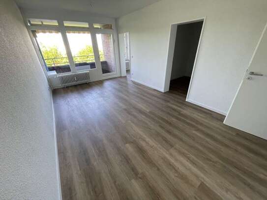 Frisch sanierte 2 Zimmer Wohnung mit Balkon in schöner Wohnlage