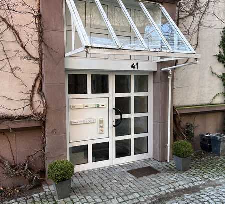 Freundliche Wohnung / Büro mit vier Zimmern zum Verkauf in Kassel